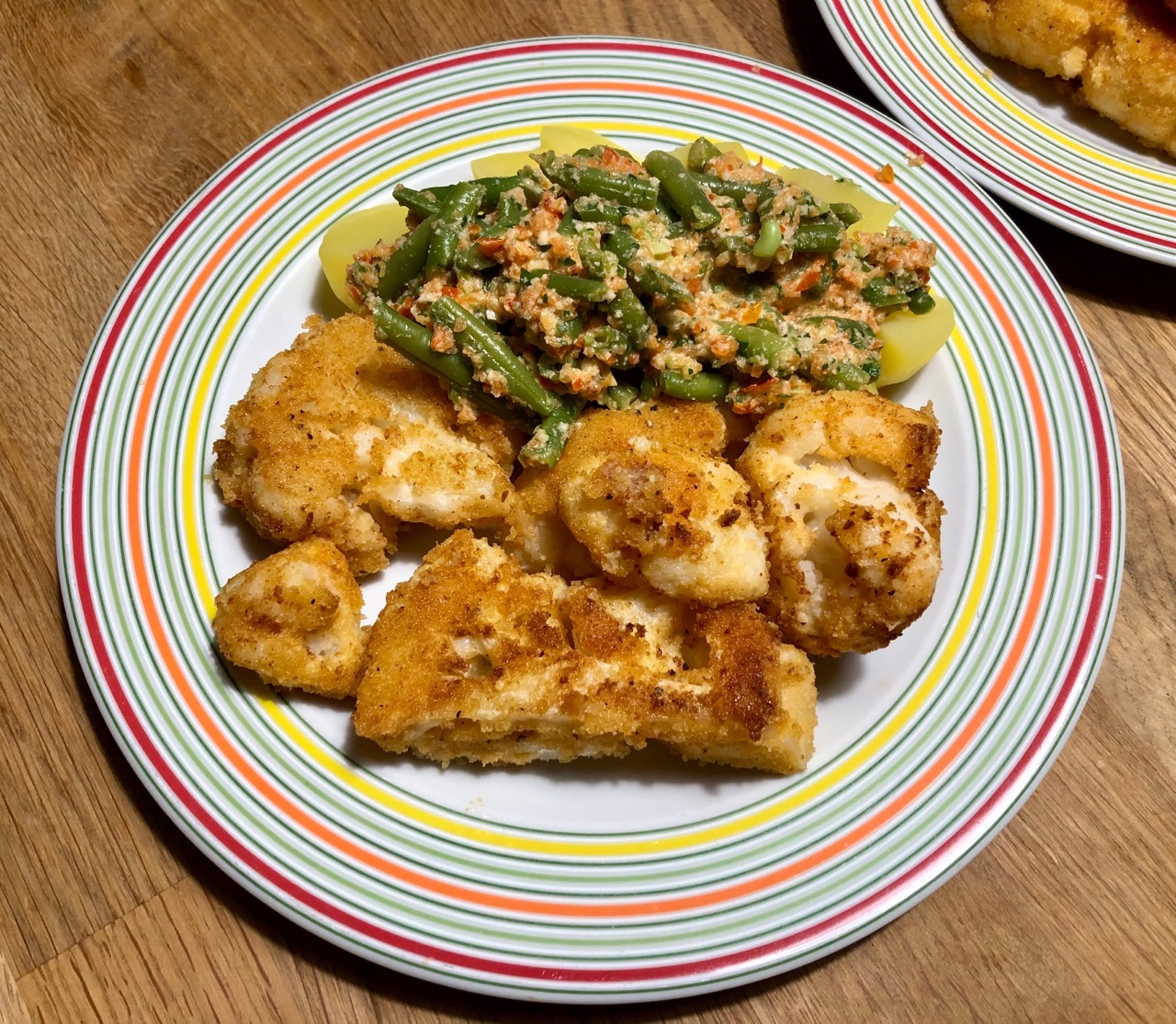 Blumenkohlschnitzel mit Paprika-Bohnen und Kartoffeln