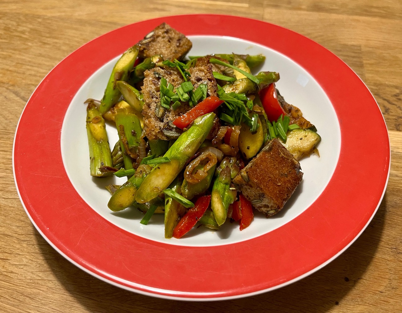 Brotsalat mit Gemüse