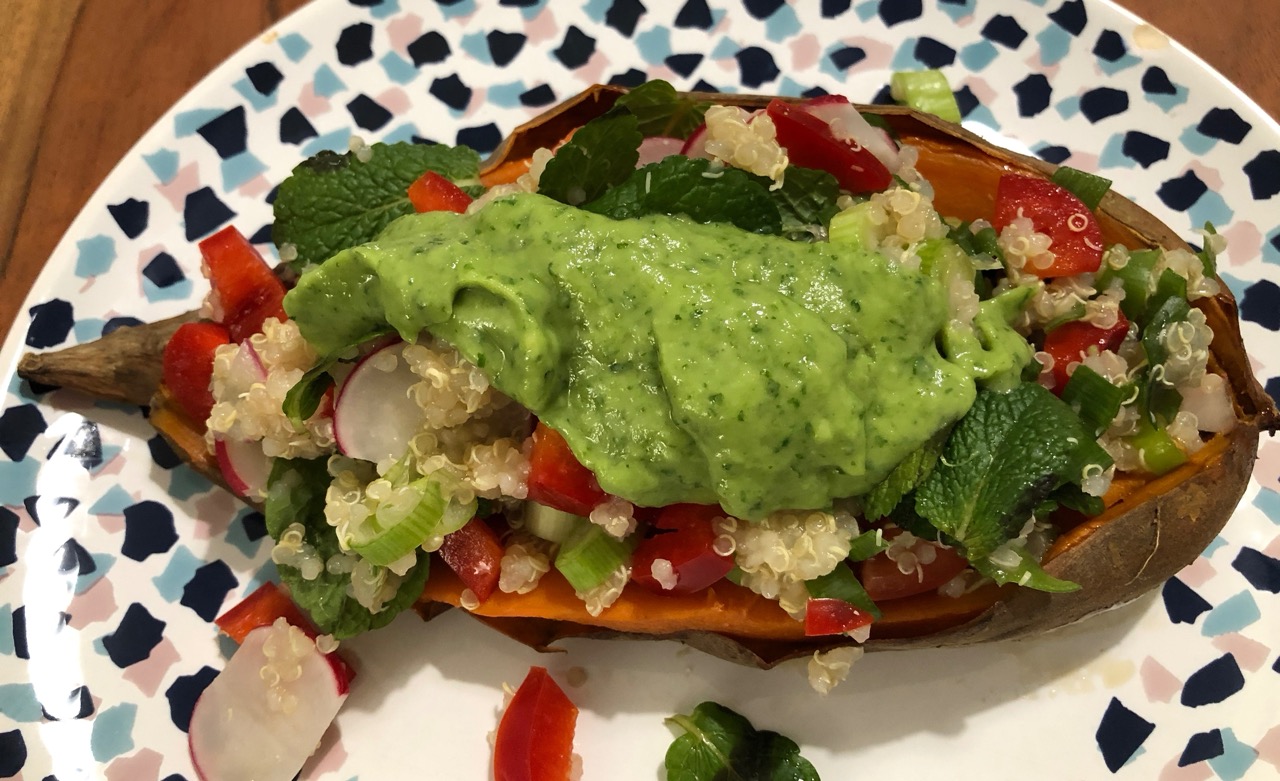 Gefüllte Süßkartoffel mit Quinoa
