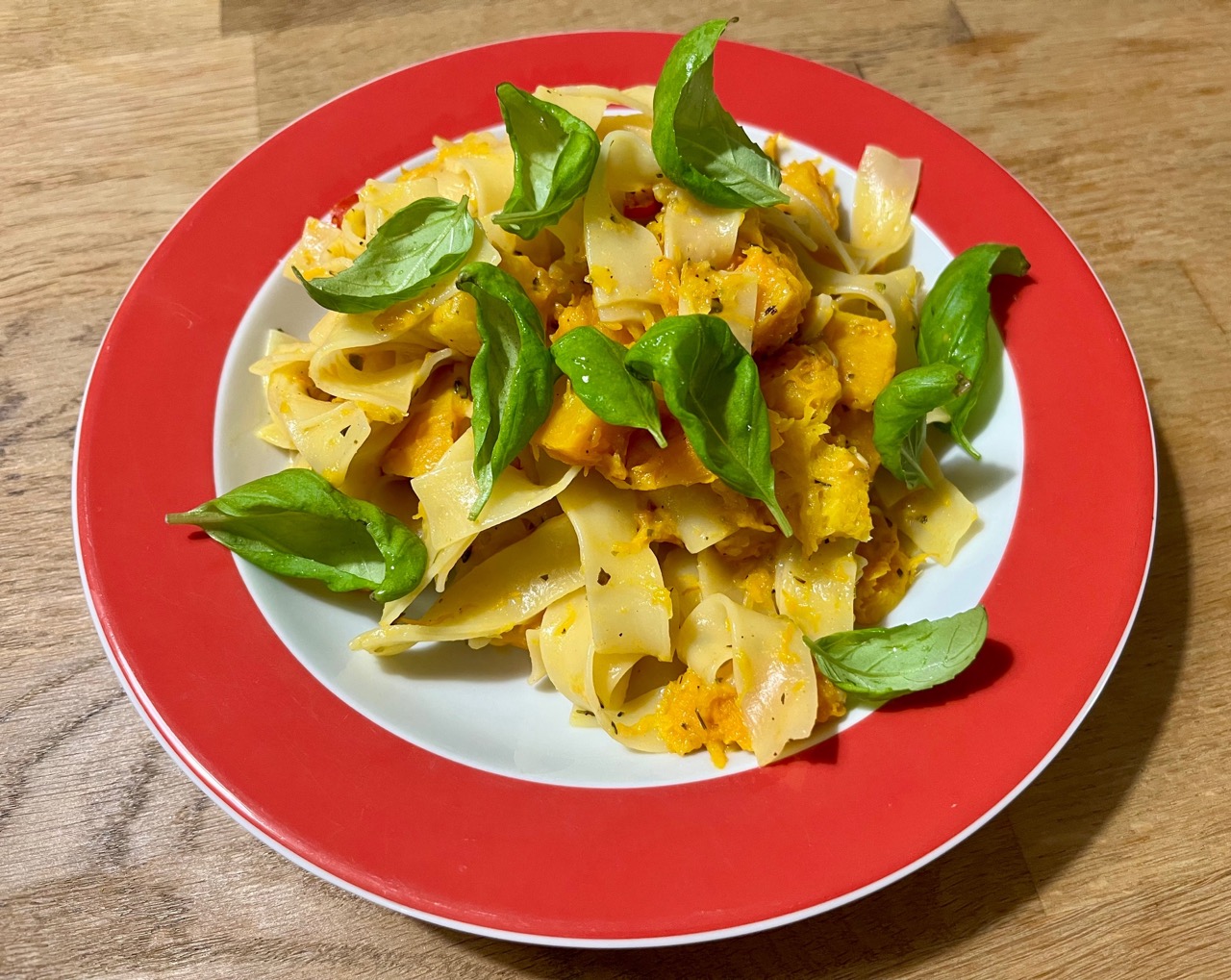 Kürbis-Salbei-Pasta