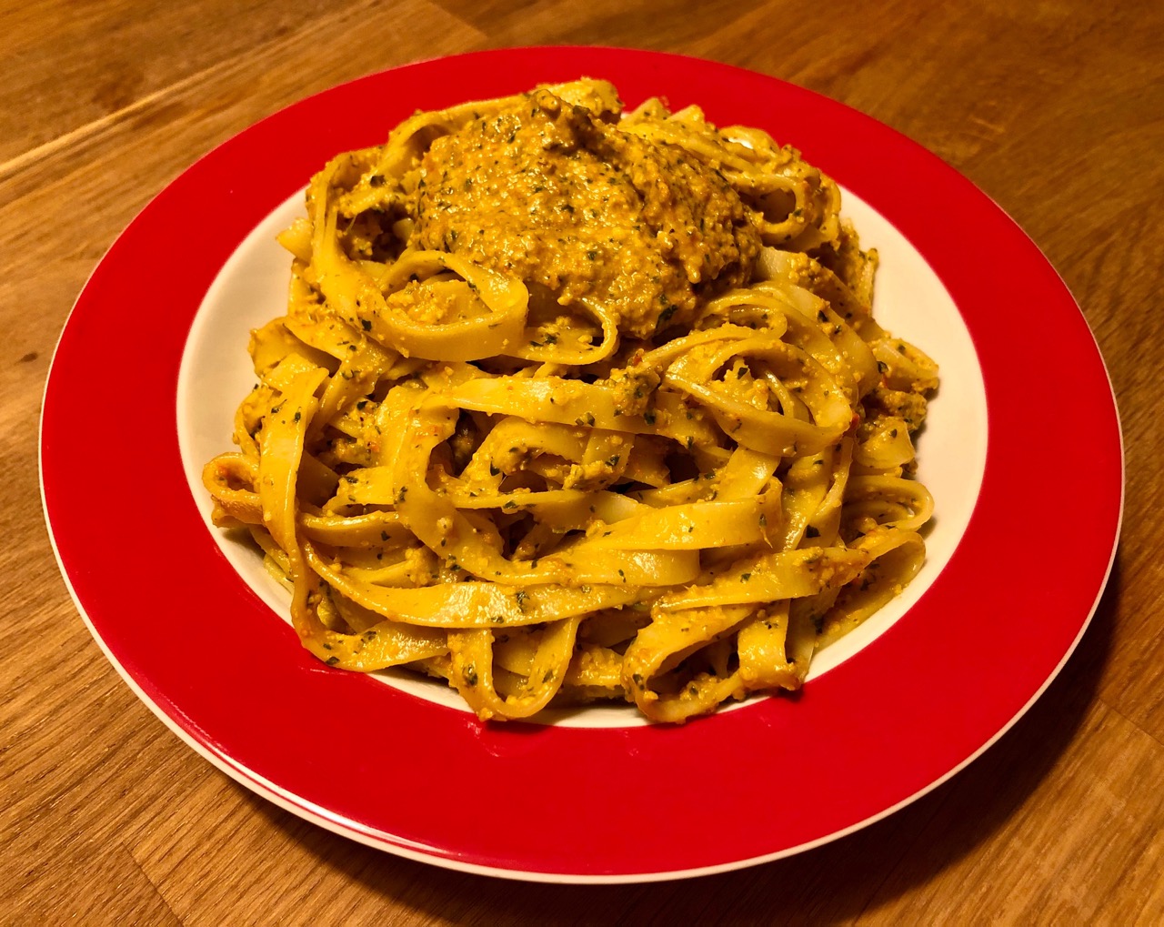 Pasta mit rotem Pesto