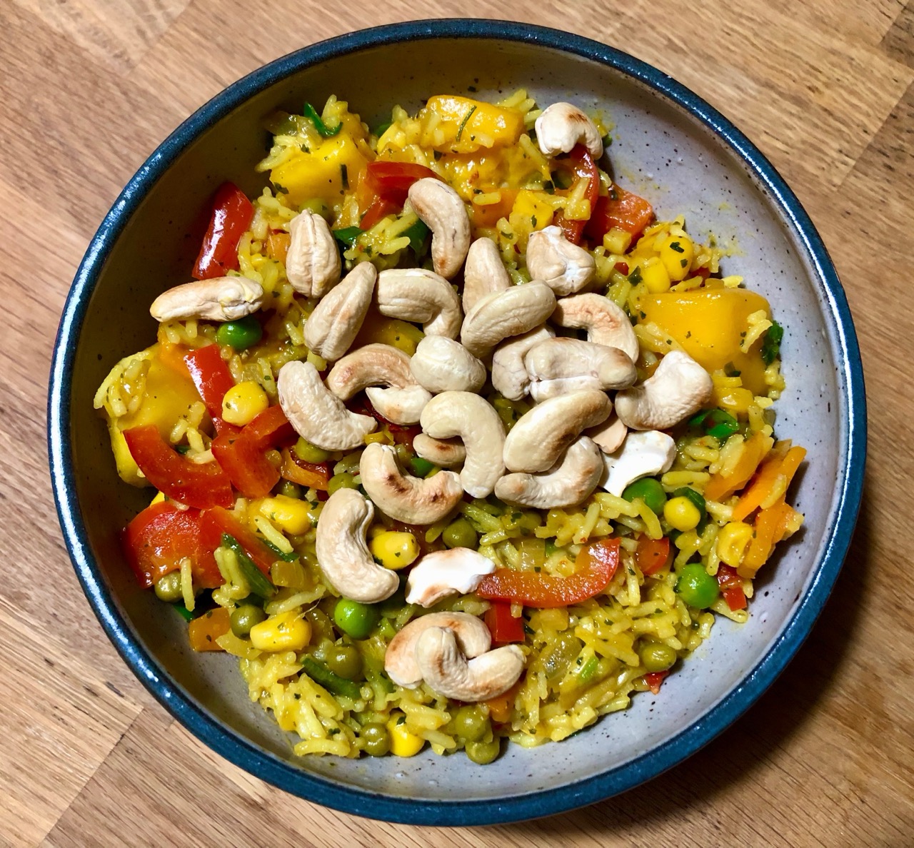 Reispfanne mit Curry und Ananas